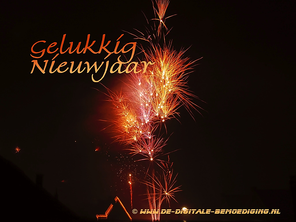 Gelukkig Nieuwjaar spetterend rood en oranje vuurwerk